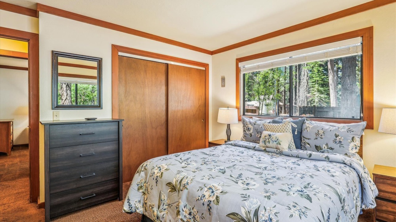 Photo of Bedroom in Lake Forest