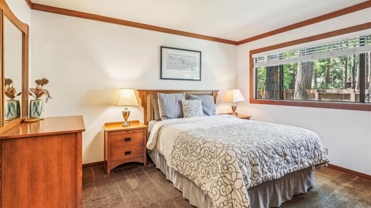 Photo of Bedroom in Lake Forest