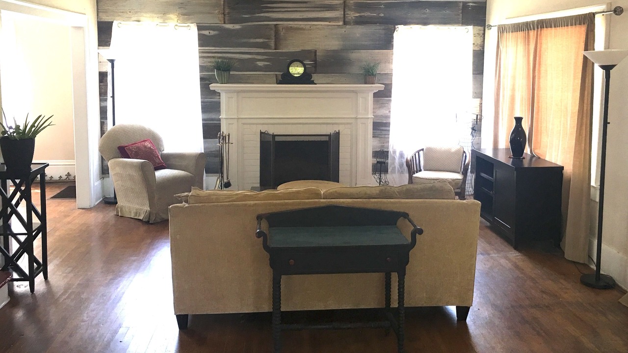 Photo of Livingroom in Tower District