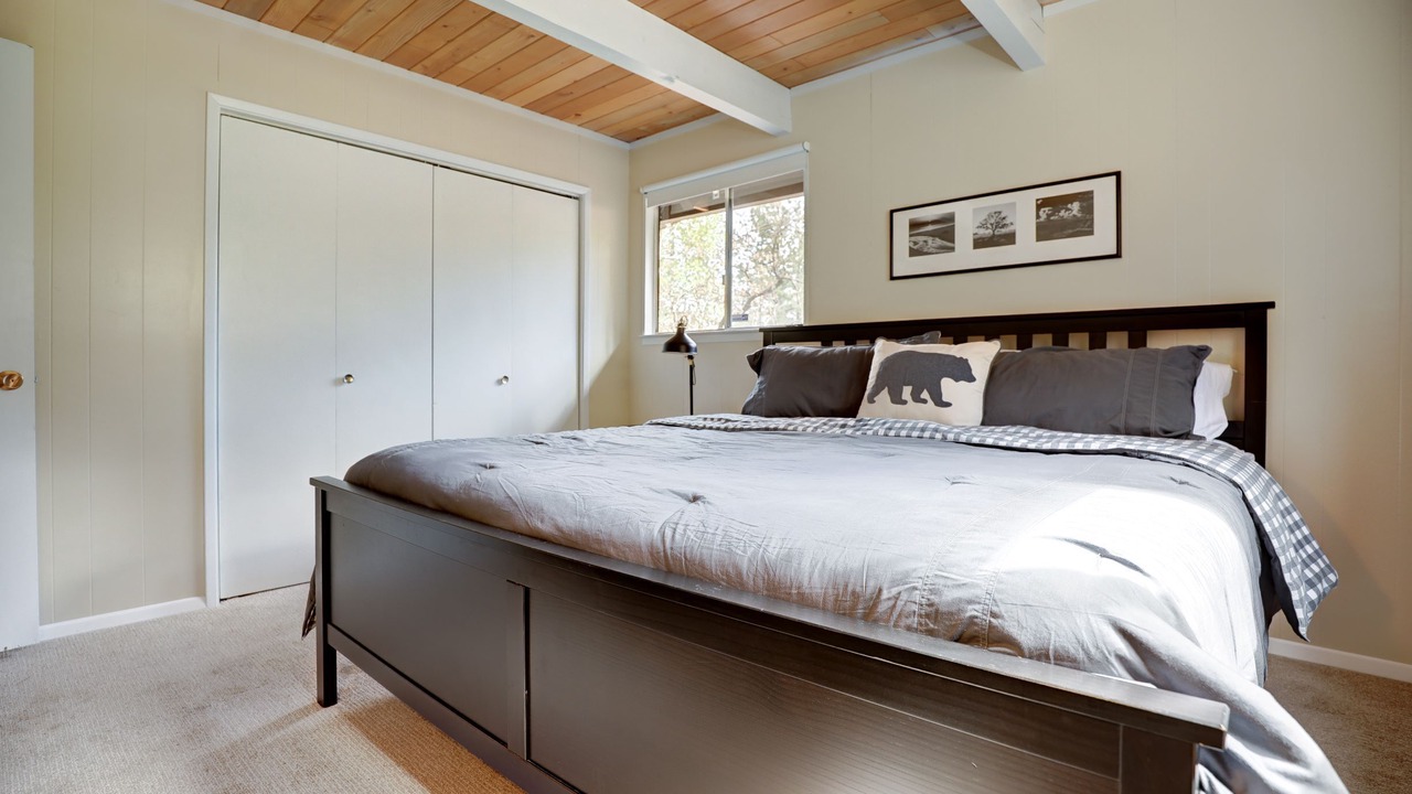 Photo of Bedroom in Groveland