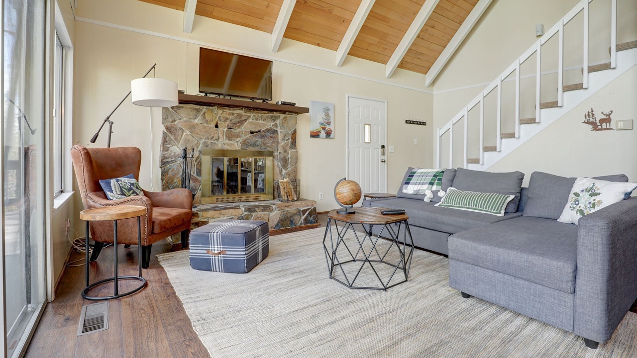 Photo of Livingroom in Groveland