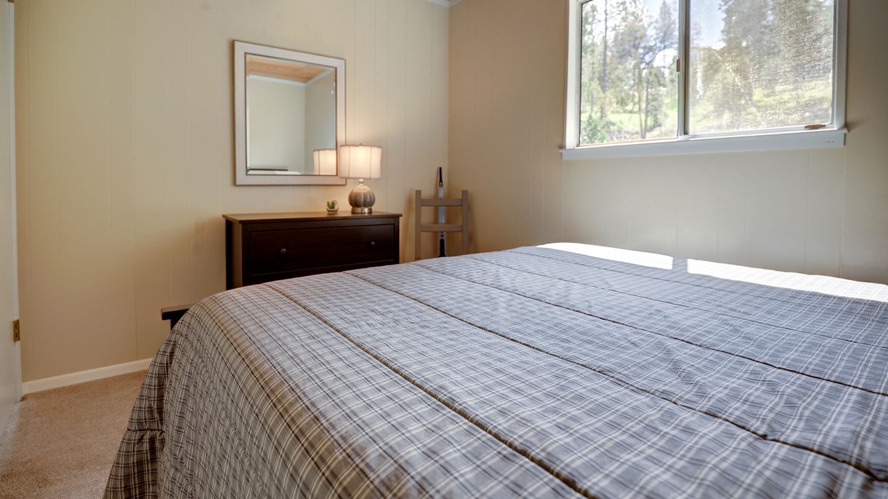 Photo of Bedroom in Groveland