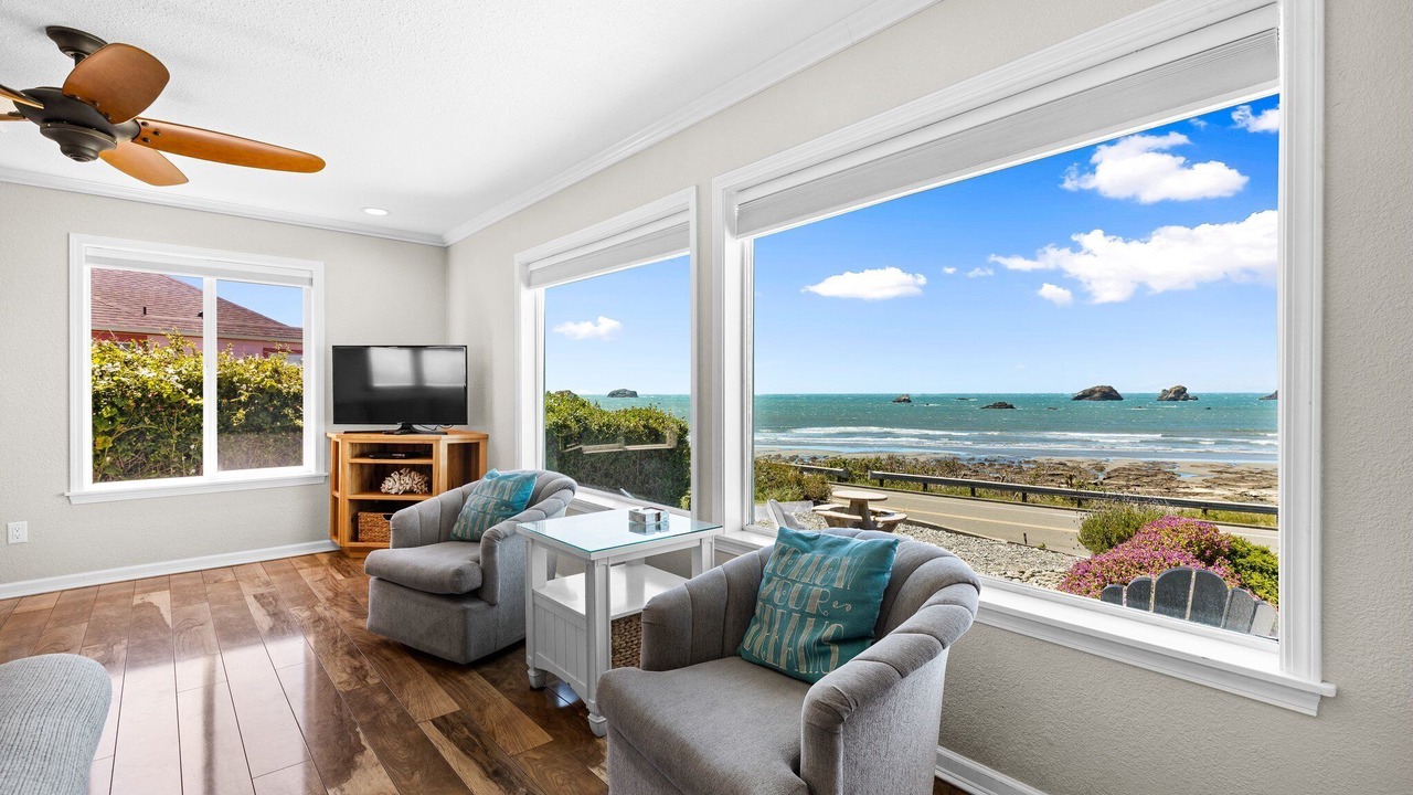 Photo of Livingroom in Crescent City North