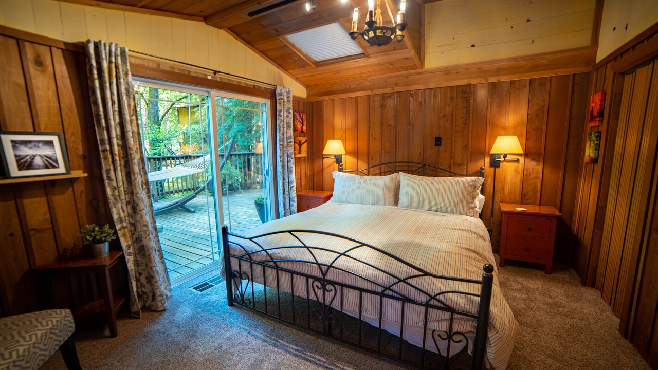 Photo of Bedroom in Guerneville
