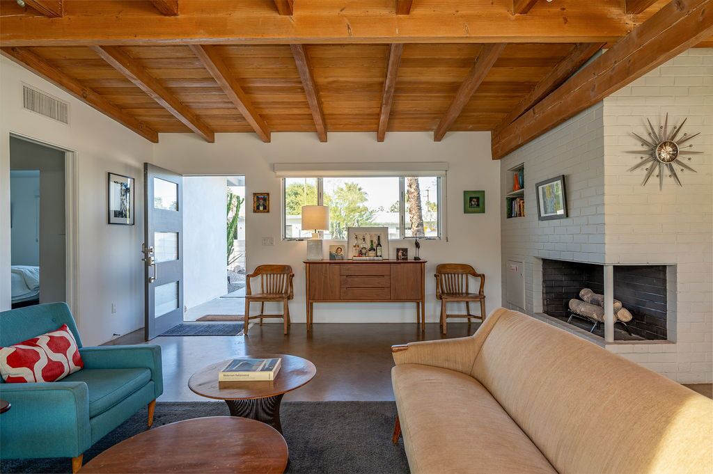 Photo of Livingroom in Tahquitz River Estates