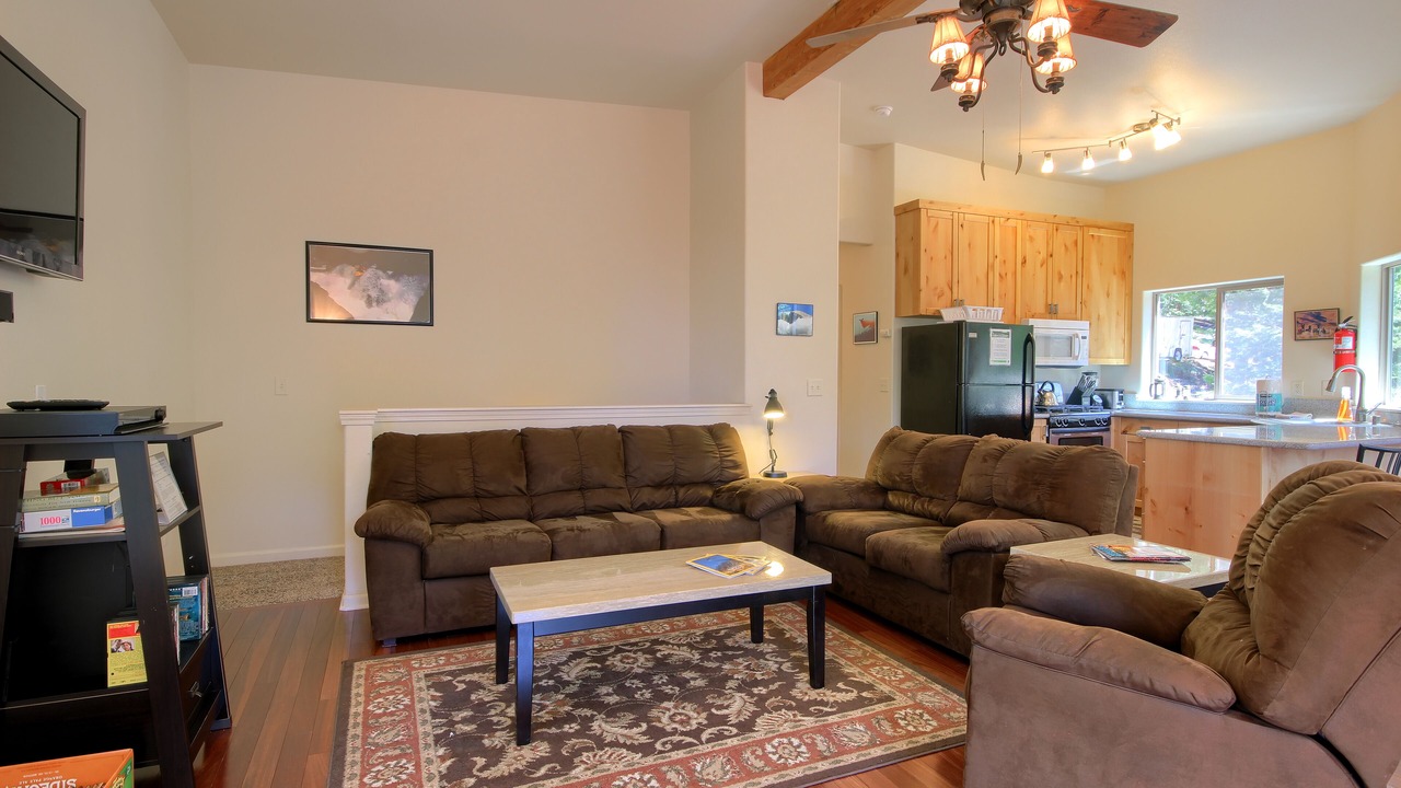 Photo of Livingroom in Yosemite West