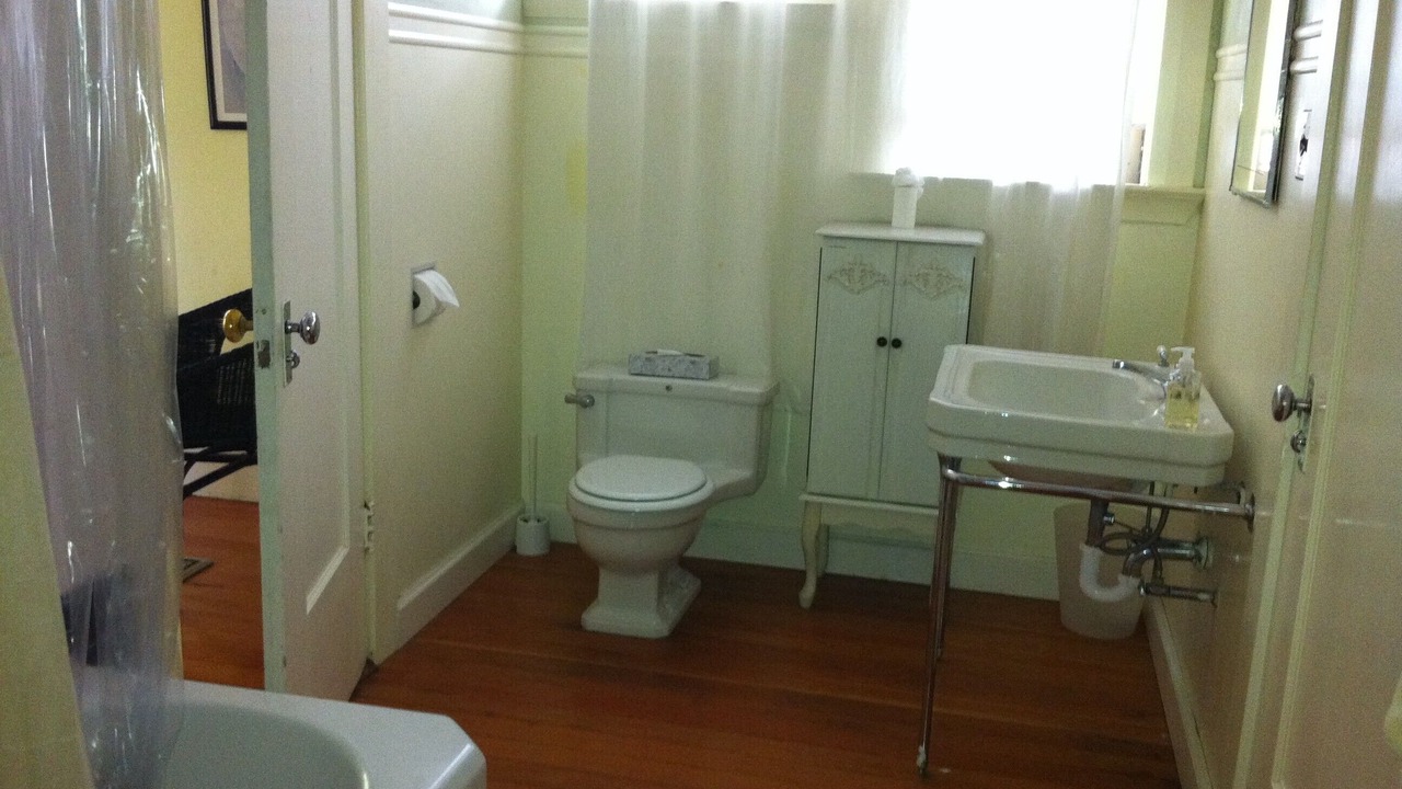 Photo of Bathroom in Piedmont Avenue