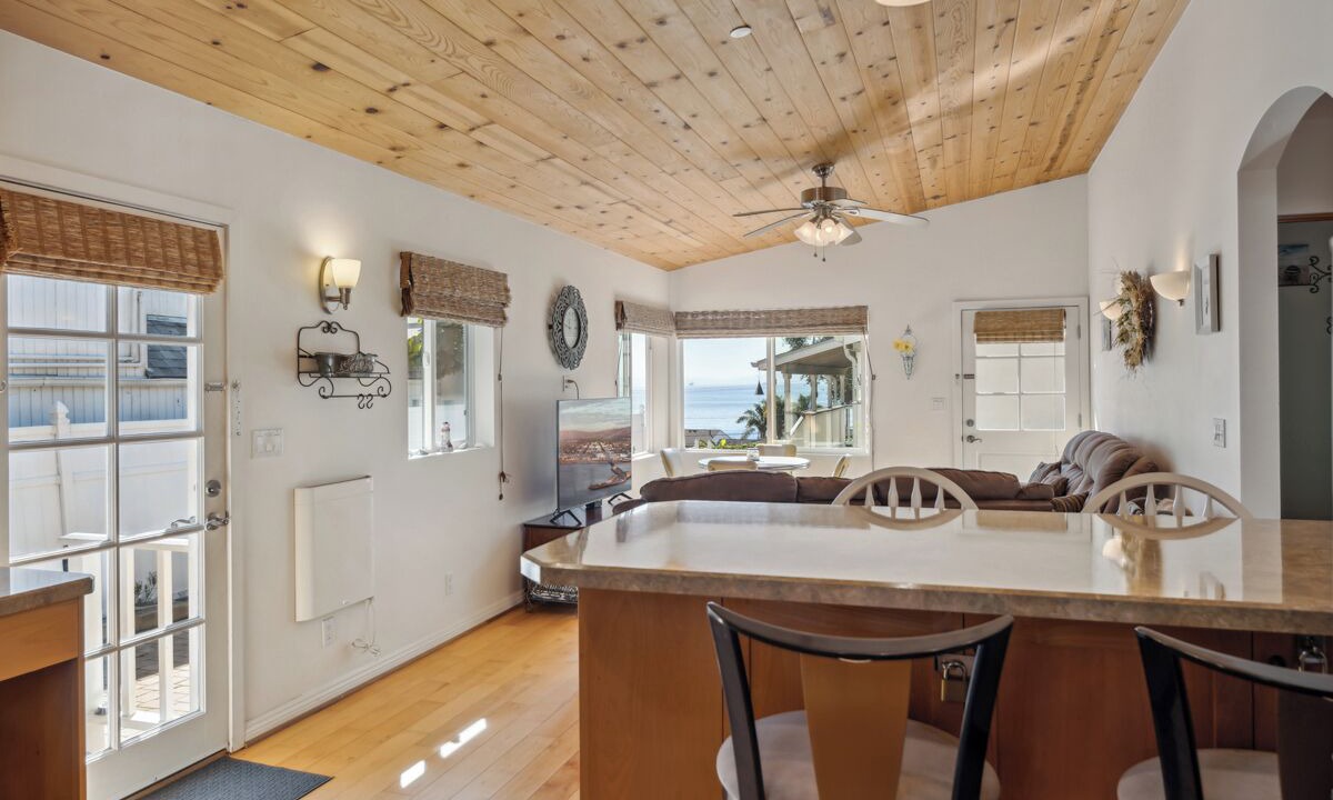 Photo of Livingroom in Summerland