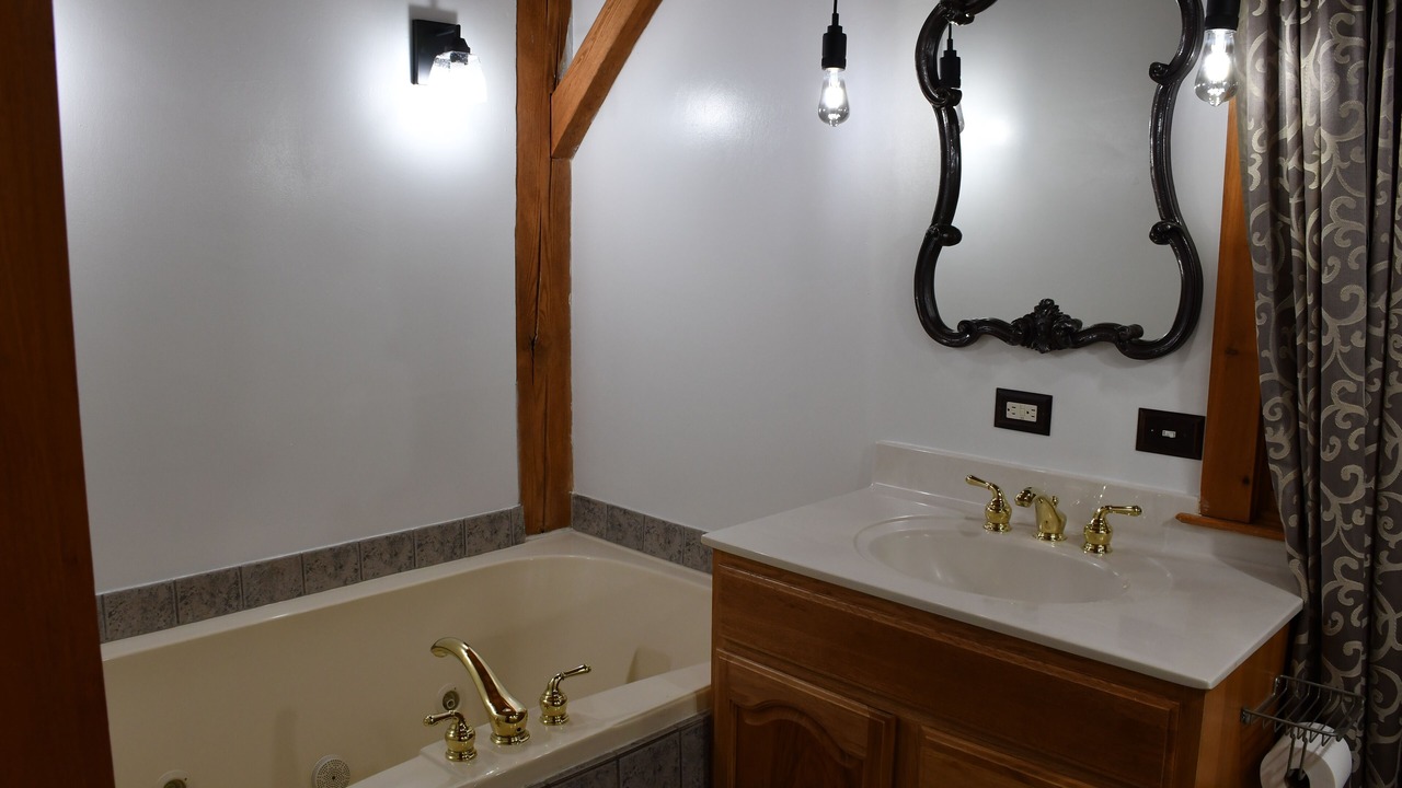 Photo of Bathroom in Laurel Ridge
