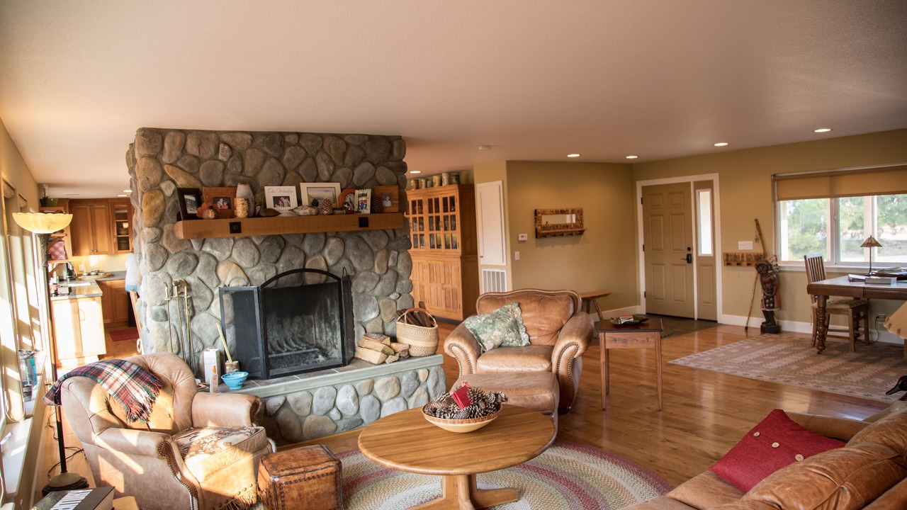 Photo of Livingroom in Fall River Mills