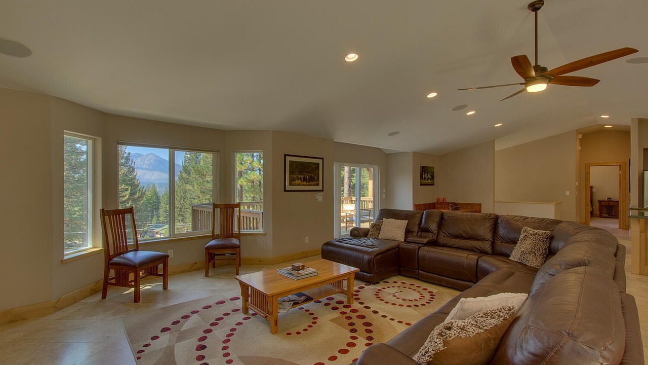 Photo of Bedroom in Country Club Estates