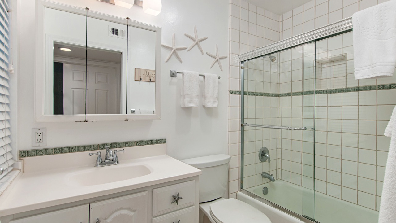 Photo of Bathroom in Central Mission Beach