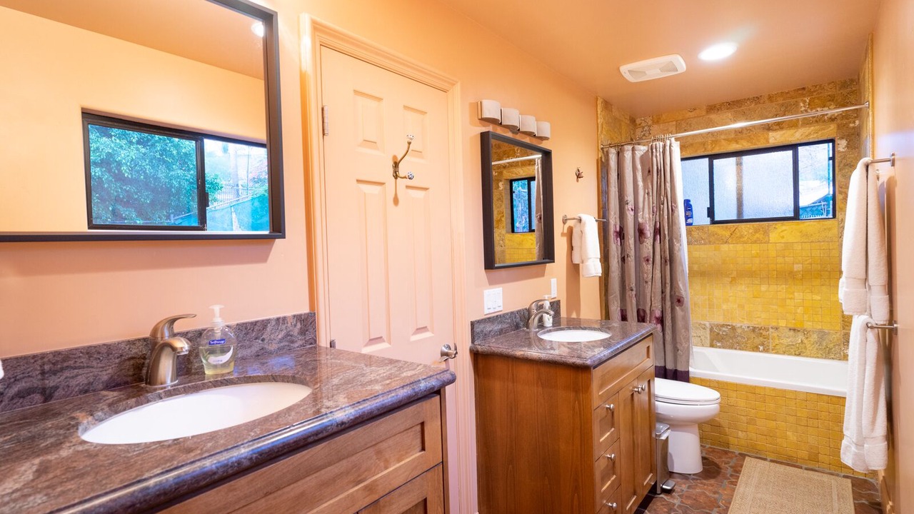 Photo of Bedroom in Vista