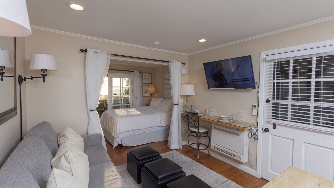 Photo of Bedroom in Laguna Beach