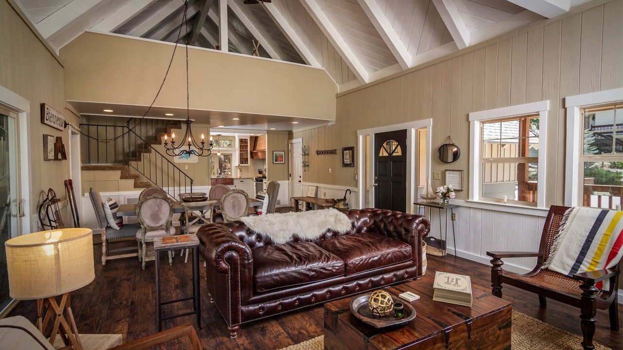 Photo of Livingroom in Lake Arrowhead