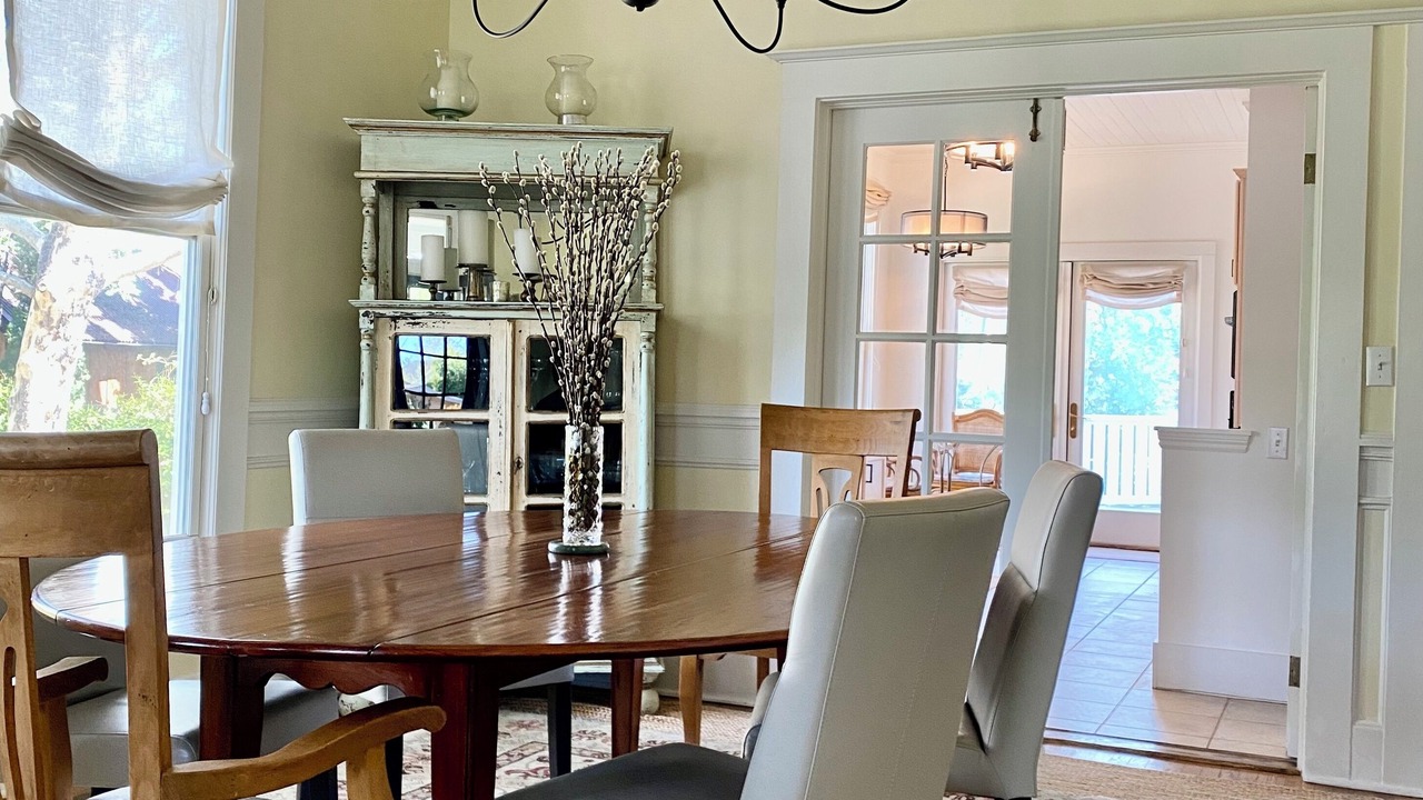 Photo of Livingroom in St. Helena