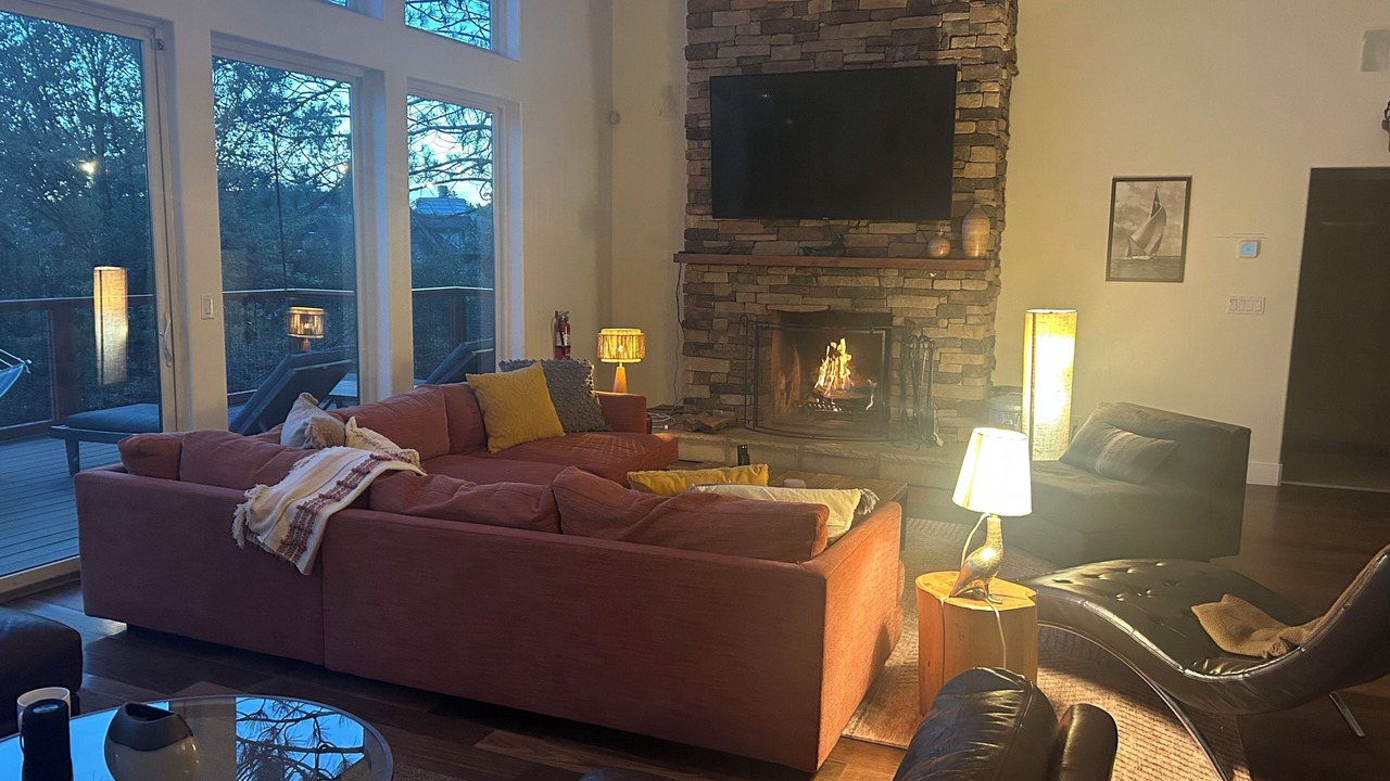 Photo of Livingroom in Lake Arrowhead