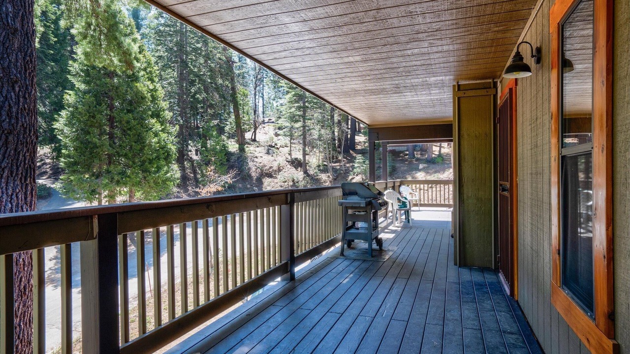 Photo of Patio Balcony in Yosemite National Park