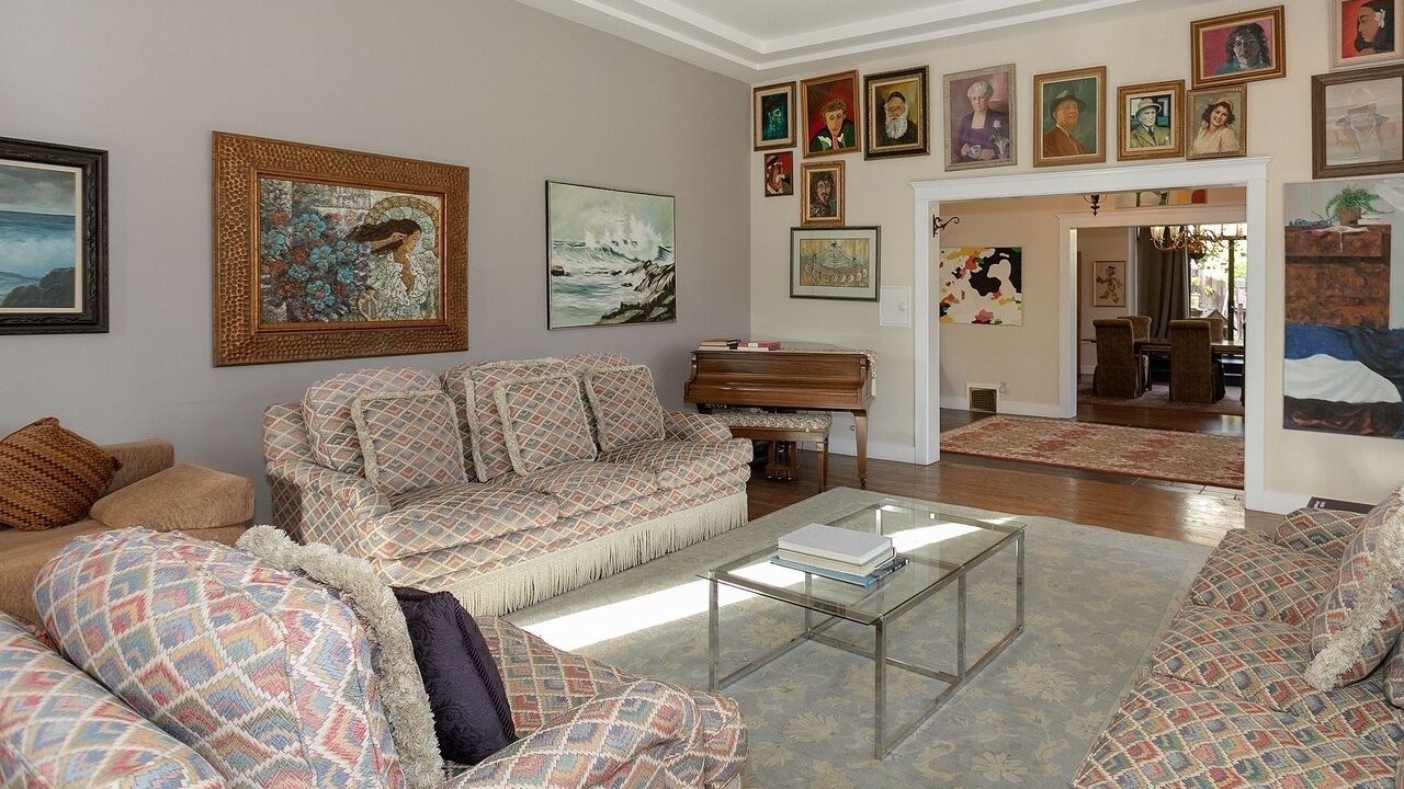 Photo of Livingroom in Lakeshore