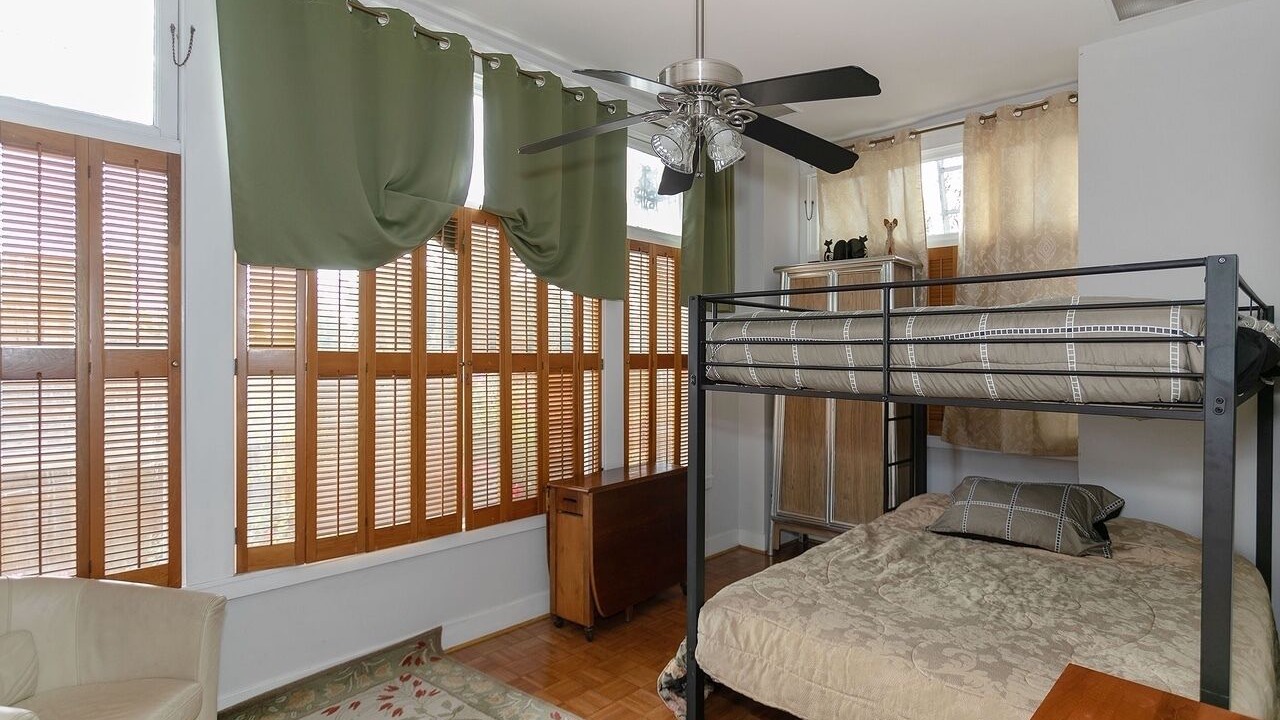 Photo of Bedroom in Lakeshore