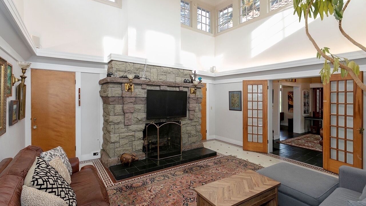 Photo of Livingroom in Lakeshore