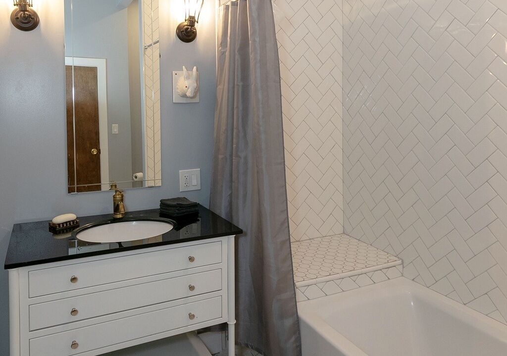 Photo of Bathroom in Lakeshore