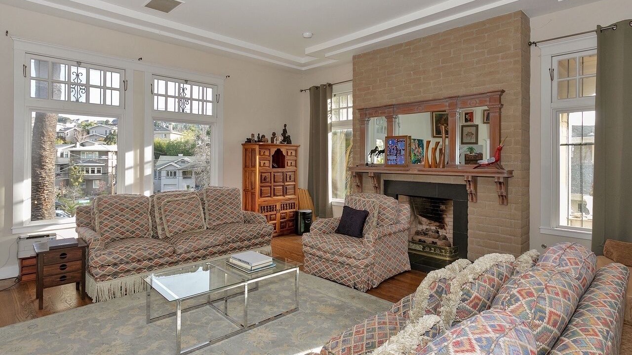 Photo of Livingroom in Lakeshore