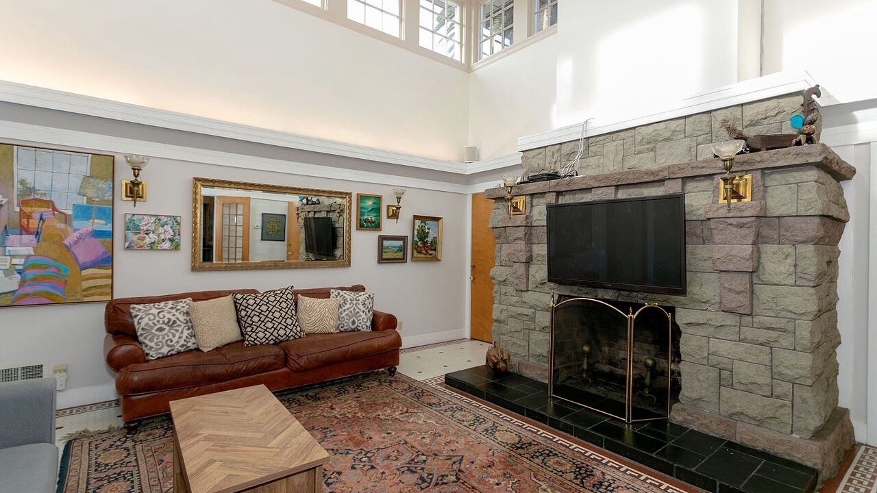 Photo of Livingroom in Lakeshore