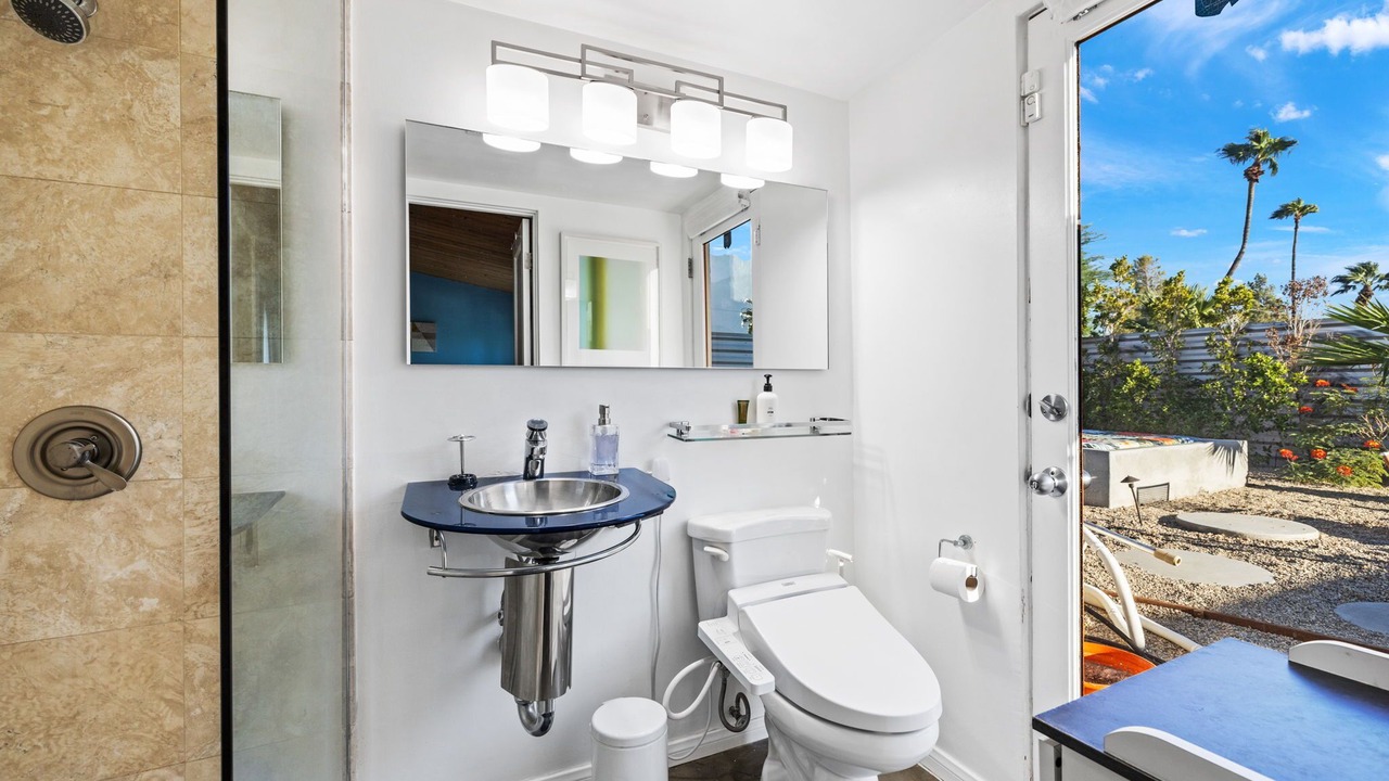Photo of Bathroom in Racquet Club Estates