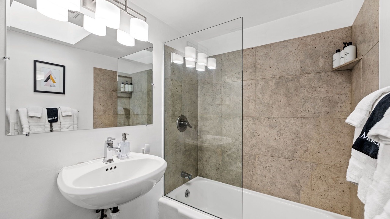 Photo of Bathroom in Racquet Club Estates