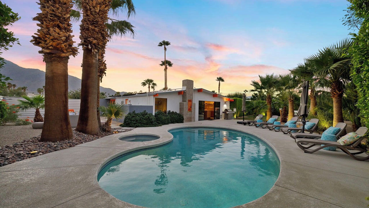 Photo of Outdoor in Racquet Club Estates