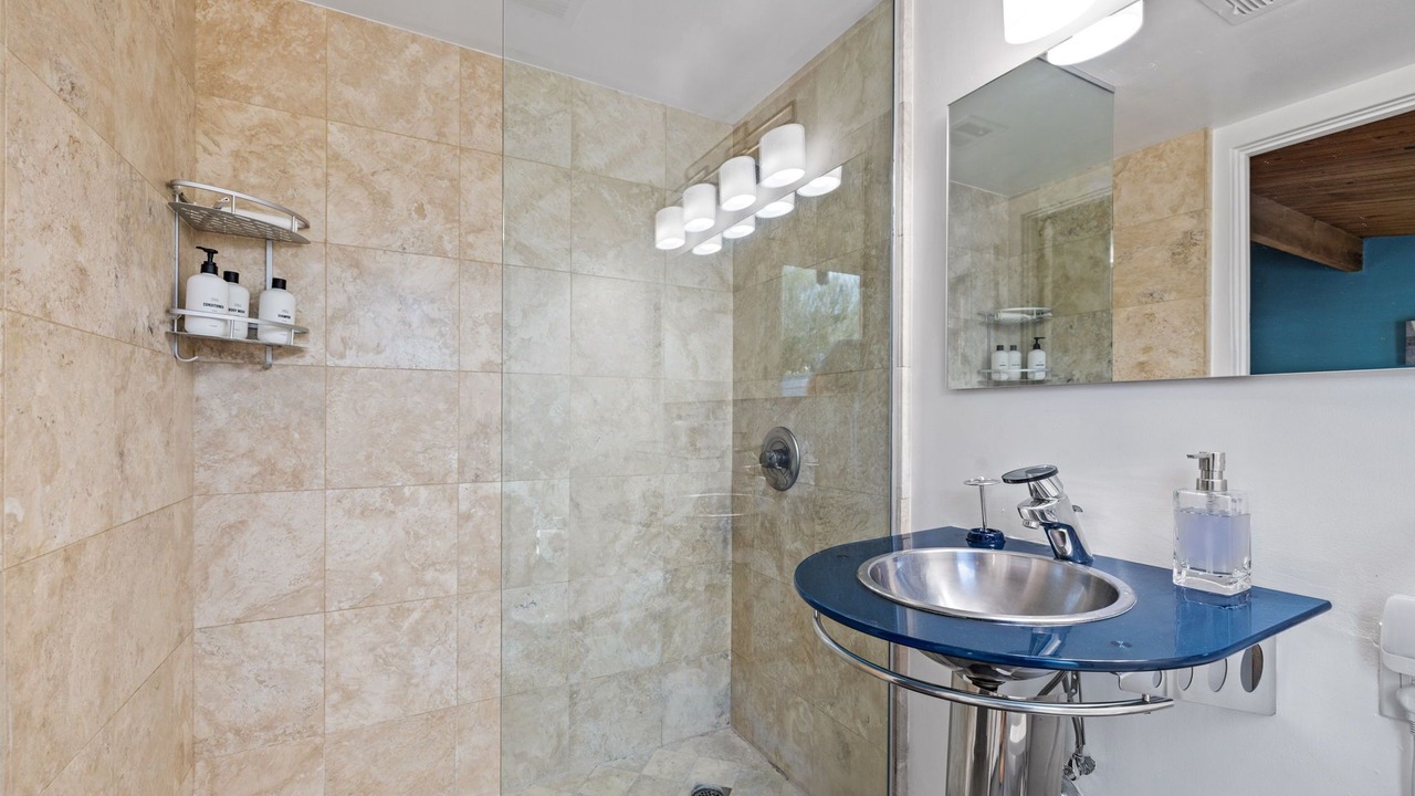 Photo of Bathroom in Racquet Club Estates