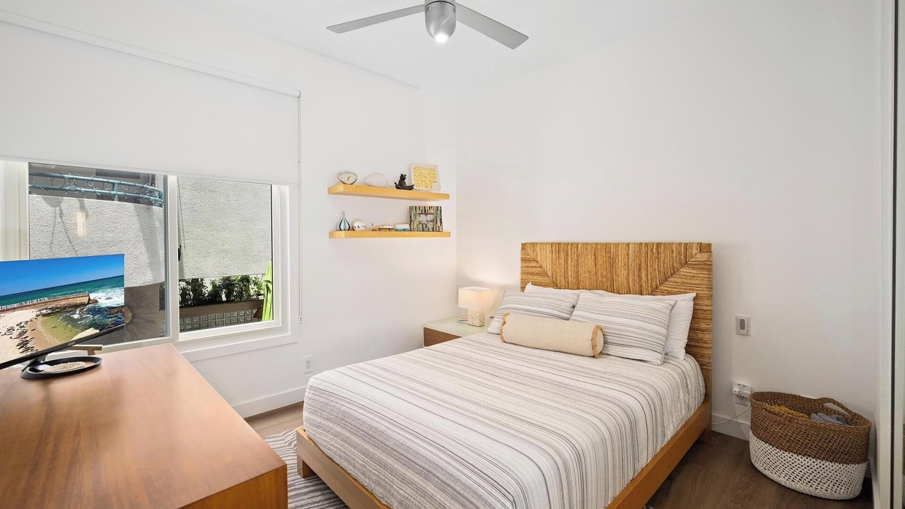 Photo of Bedroom in La Jolla Shores