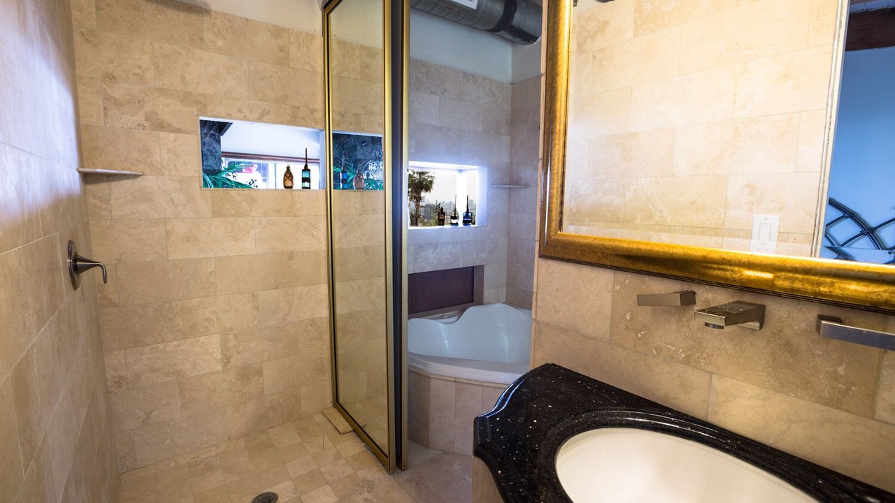 Photo of Bathroom in Hollywood Heights