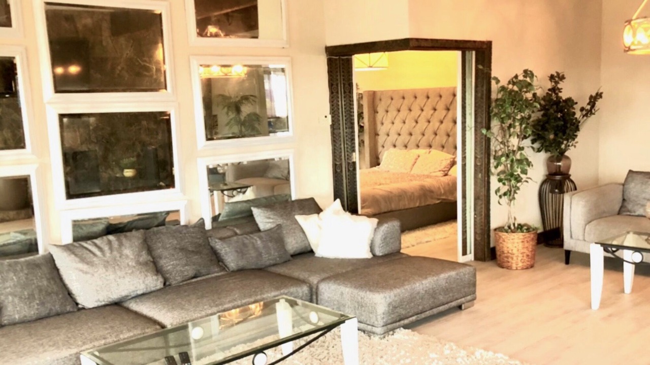 Photo of Livingroom in Hollywood Heights