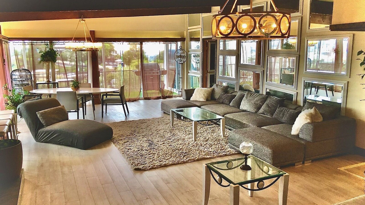 Photo of Livingroom in Hollywood Heights