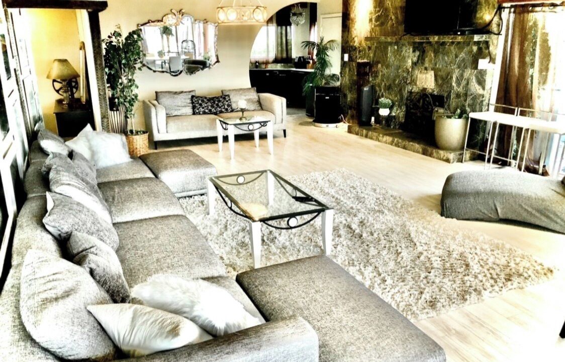 Photo of Livingroom in Hollywood Heights