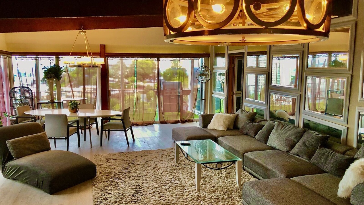 Photo of Livingroom in Hollywood Heights