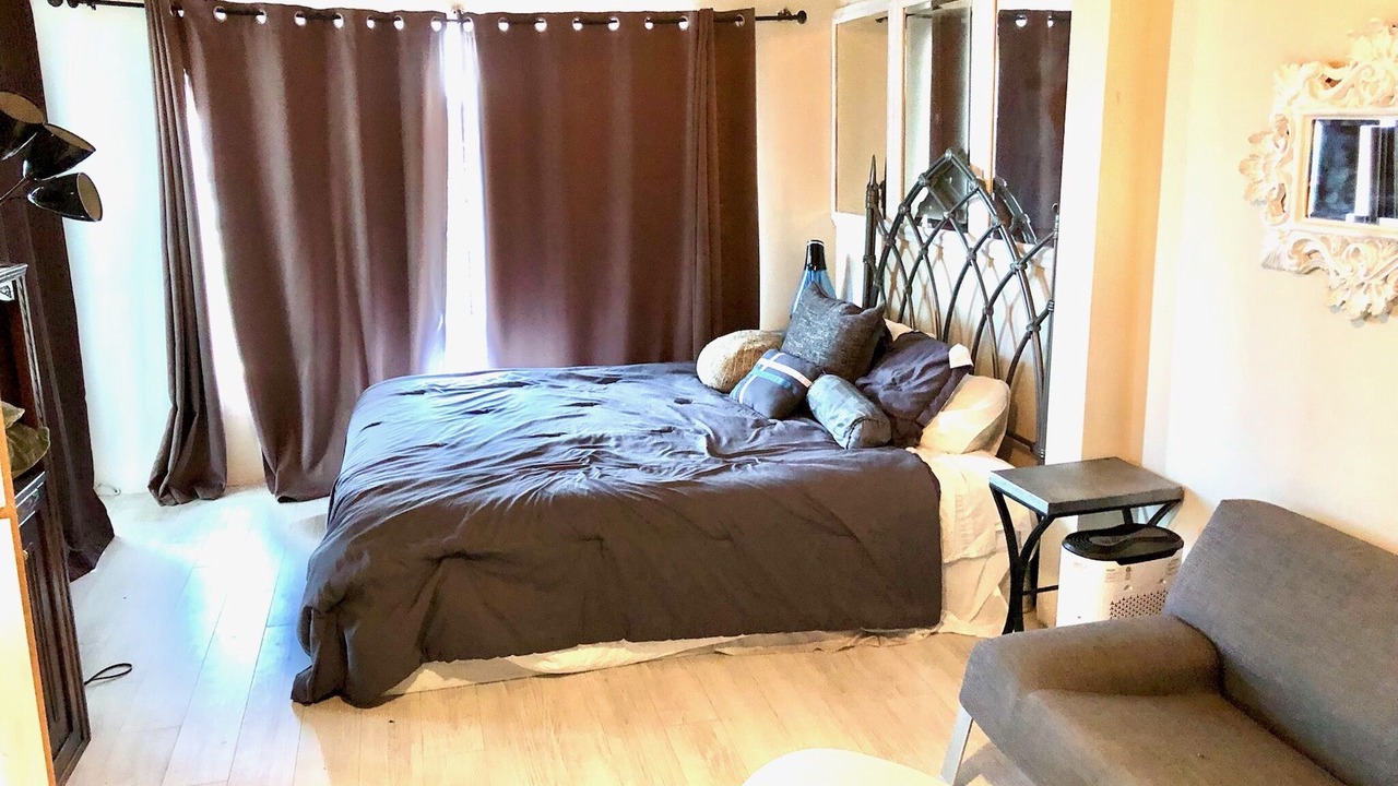 Photo of Bedroom in Hollywood Heights