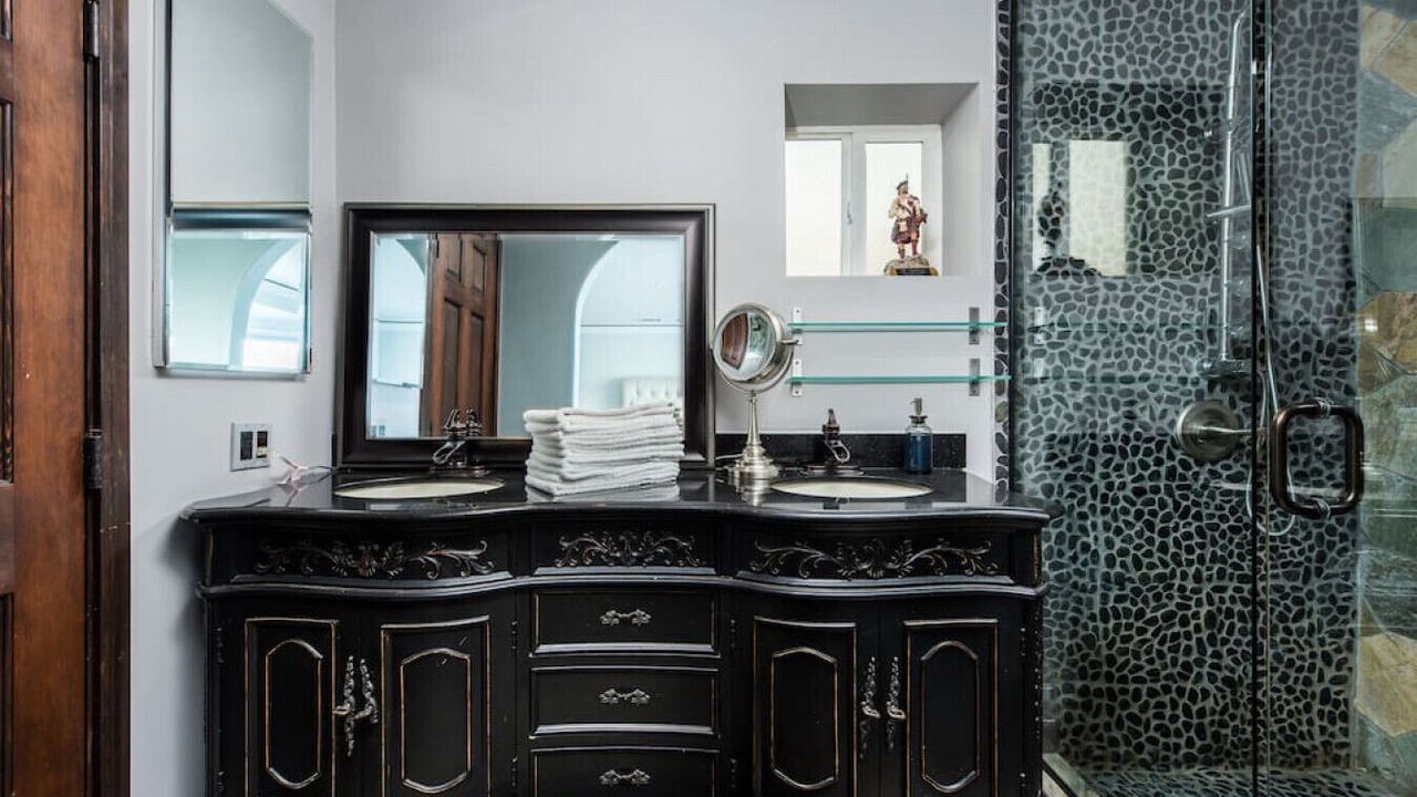 Photo of Bathroom in Lantern District