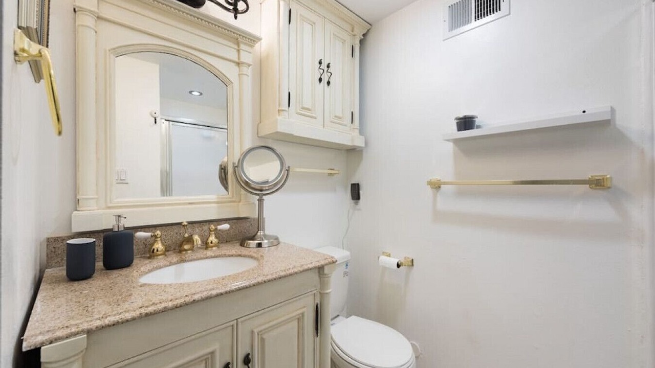 Photo of Bathroom in Lantern District