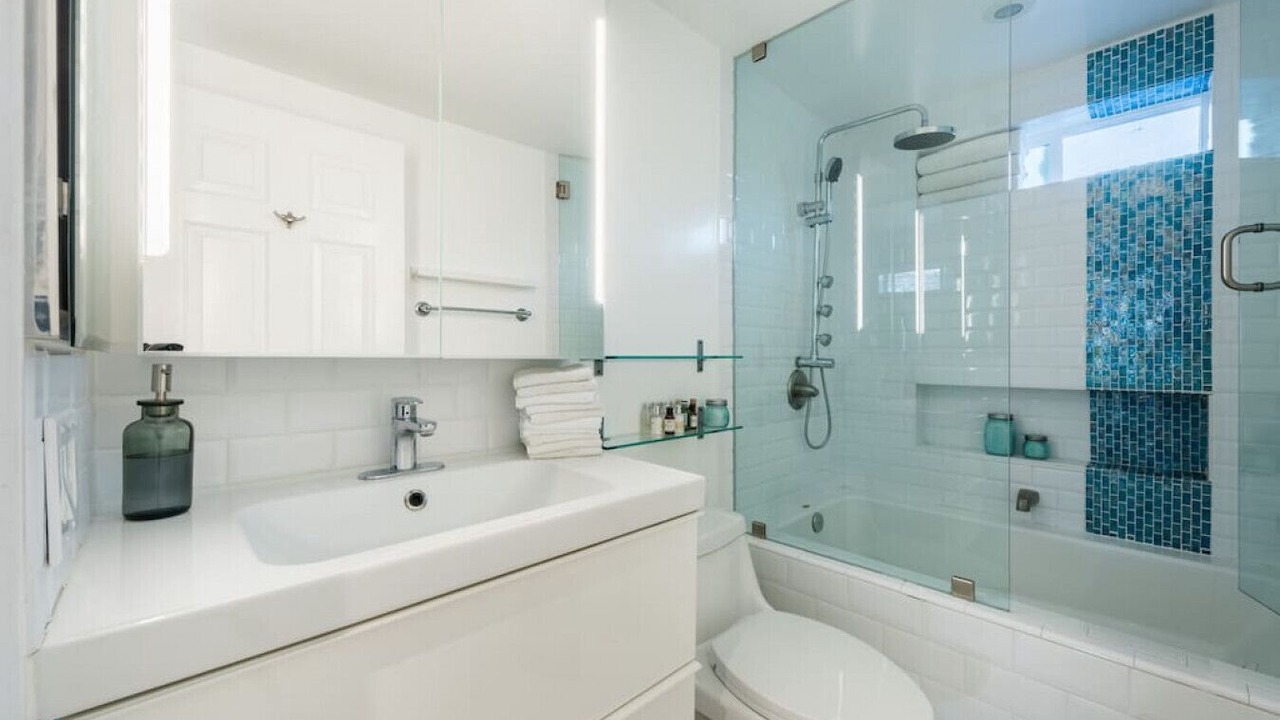 Photo of Bathroom in Lantern District