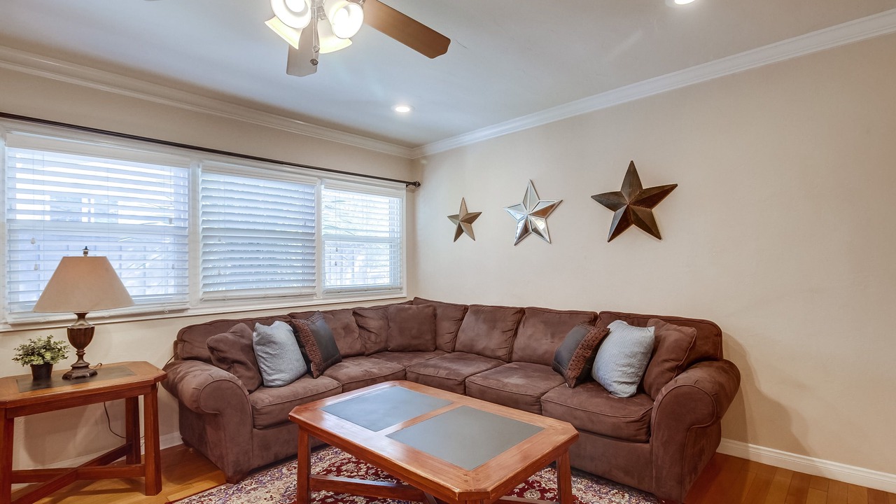 Photo of Livingroom in Burlingame