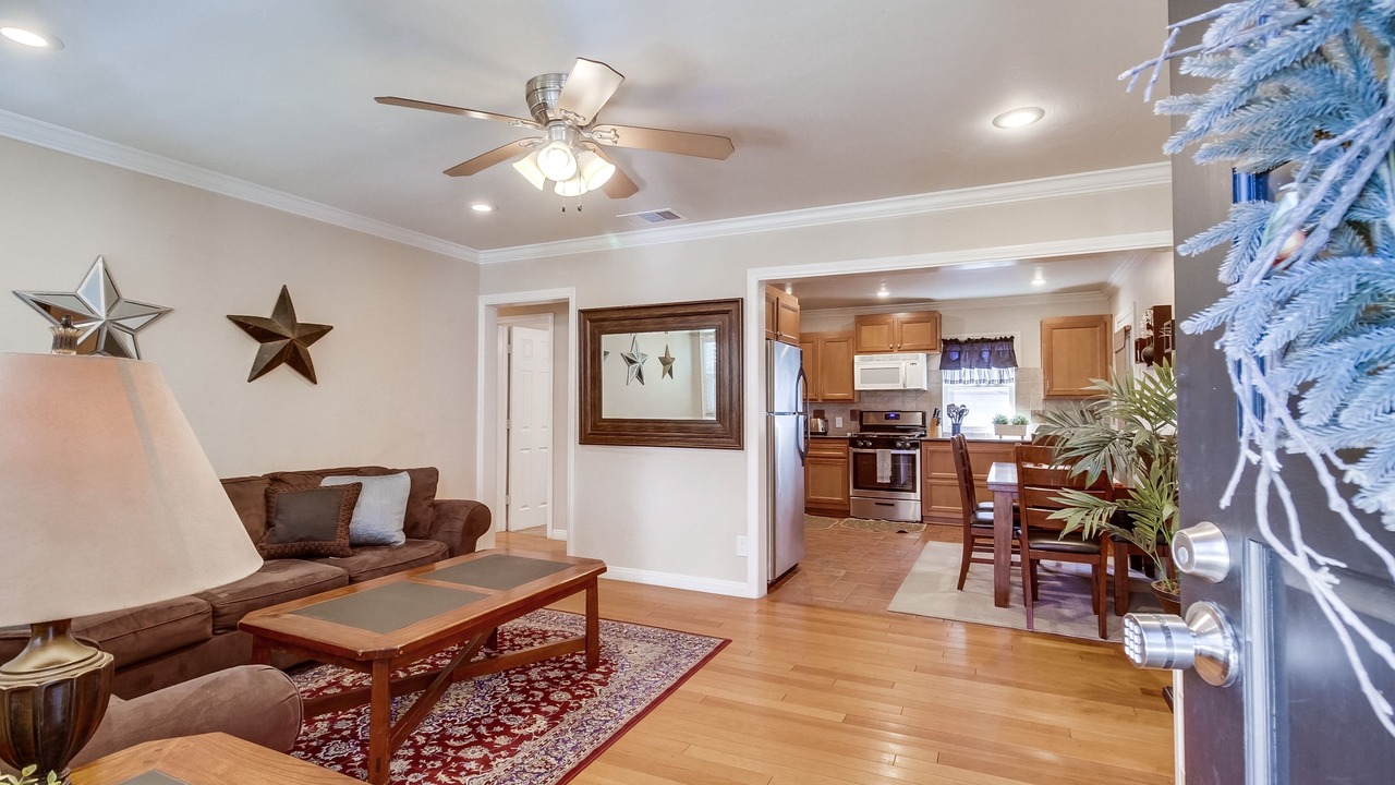 Photo of Livingroom in Burlingame