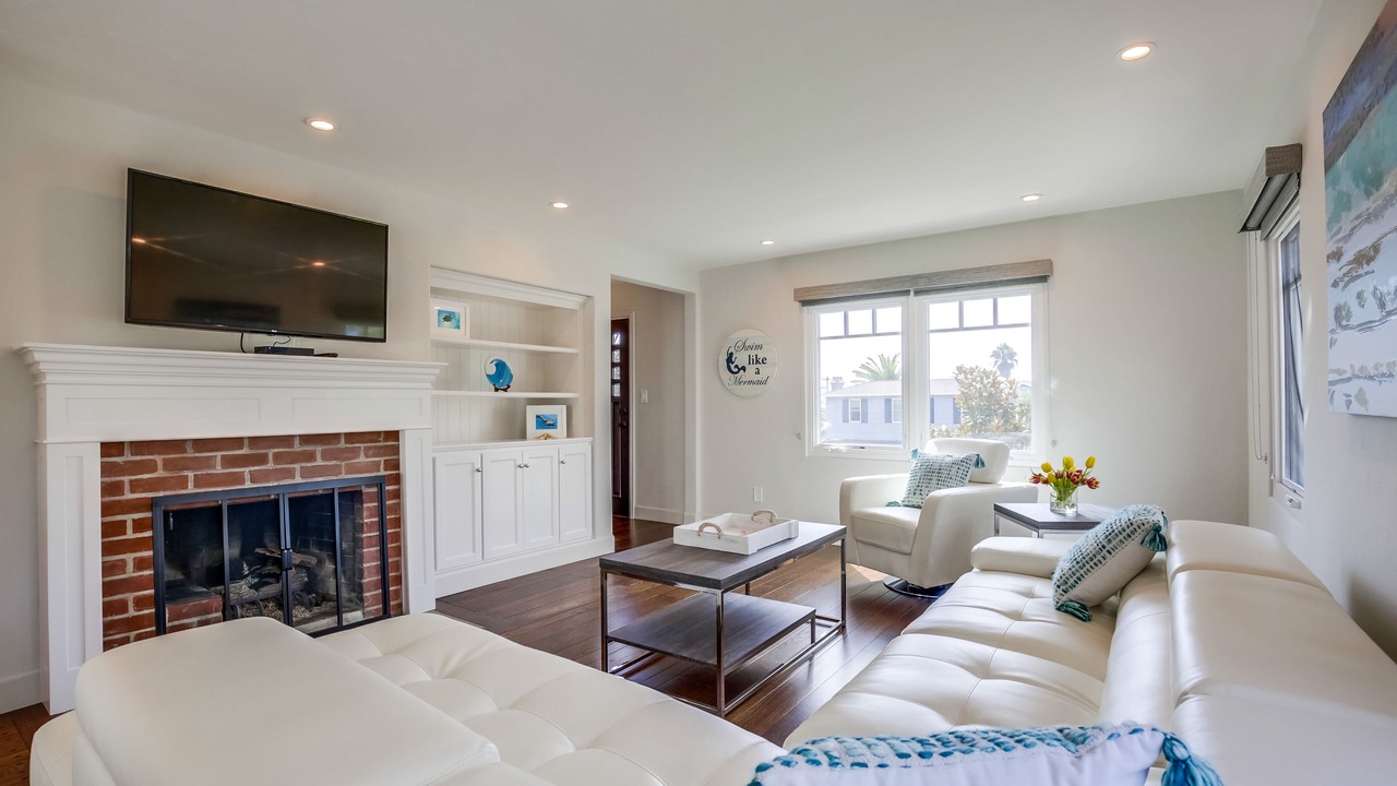 Photo of Livingroom in Village of La Jolla
