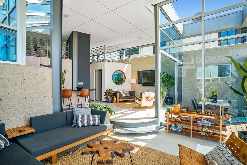 Photo of Livingroom in The Strand