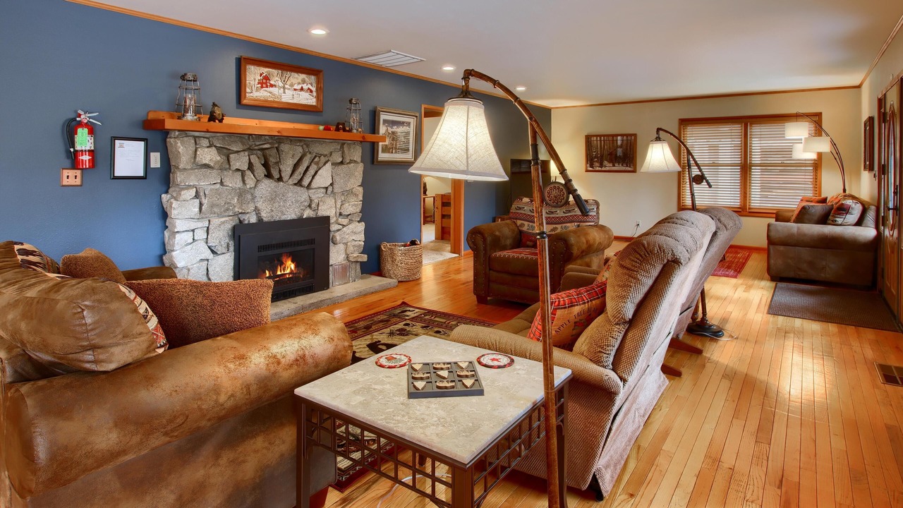 Photo of Livingroom in North Wawona