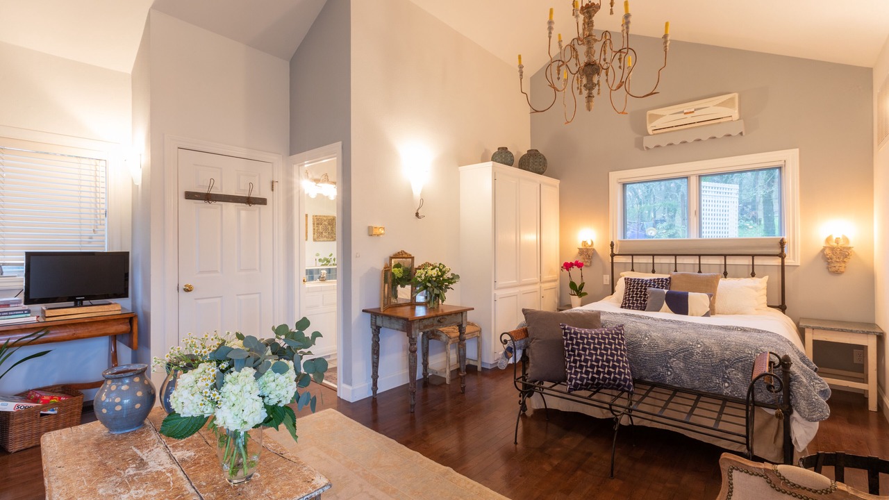 Photo of Bedroom in Glen Ellen