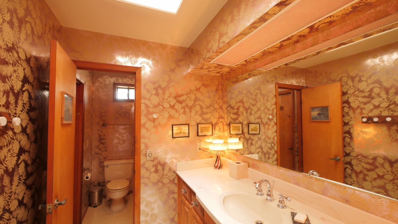 Photo of Bathroom in Lone Pine