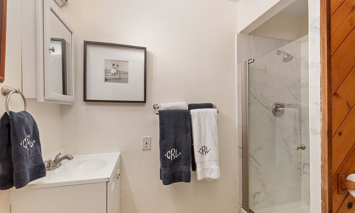 Photo of Bathroom in South Mission Beach